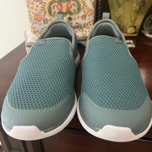 Vionic Pro Julianna Slip On 11B NIB